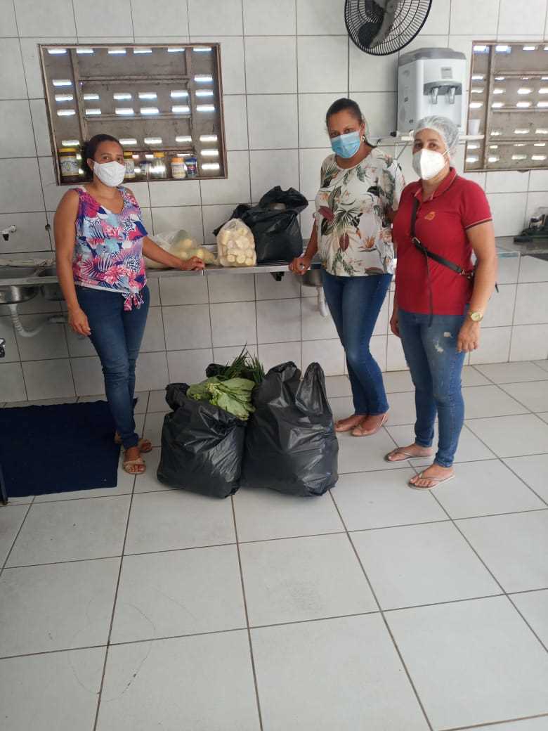 Camacã: Famílias carentes da Portelinha I e do Bairro Joana Angélica são beneficiadas com o Programa de Aquisição de Alimentos